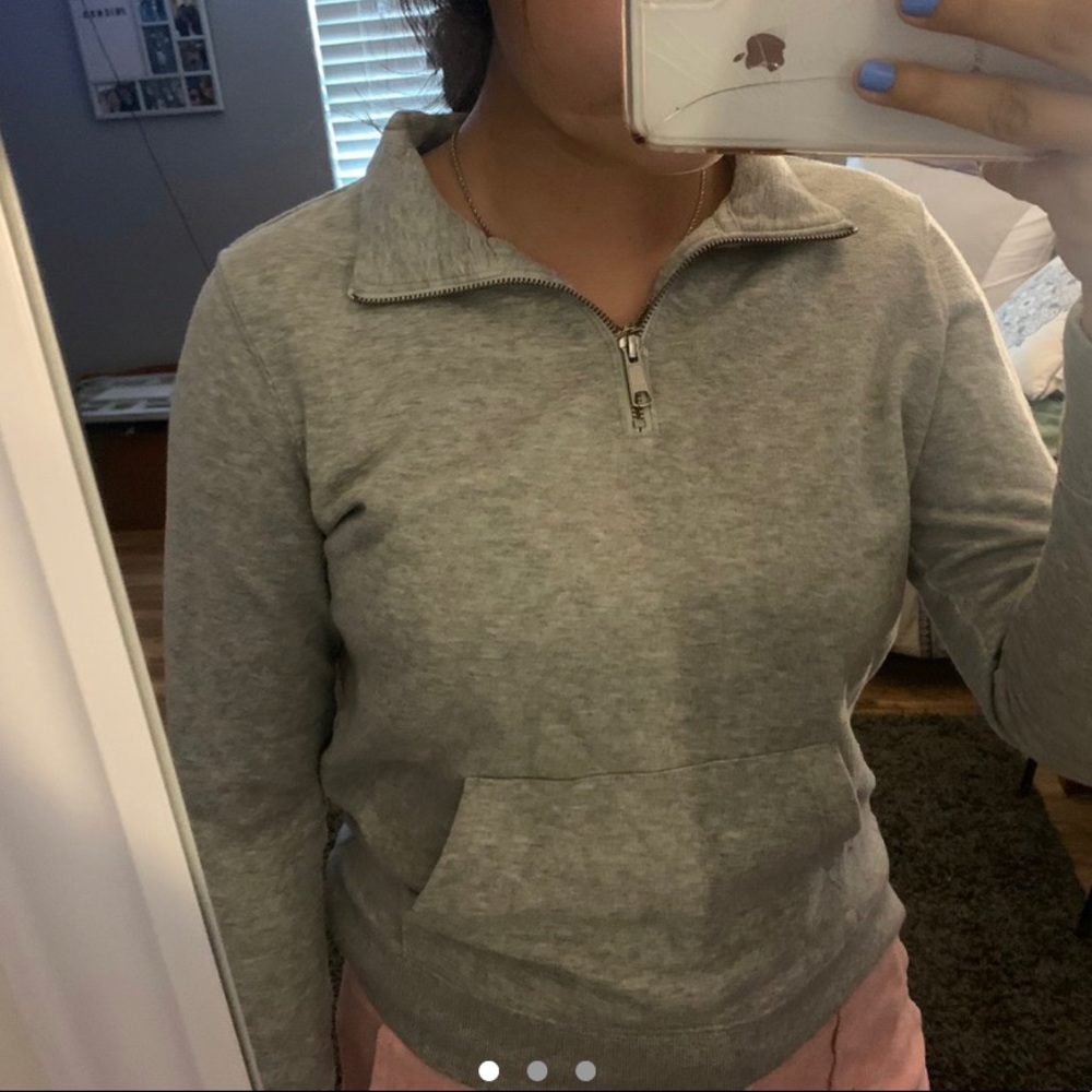 Grey Old Navy quarter zip up 🧸